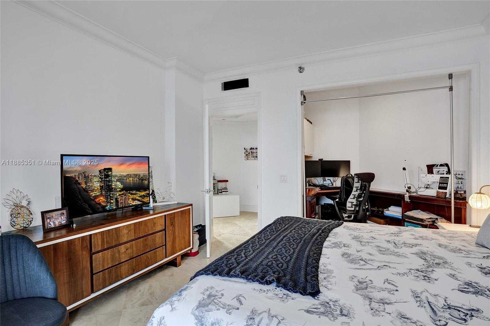 Small Image of 21150 POINT PL #1804, Aventura Number 31