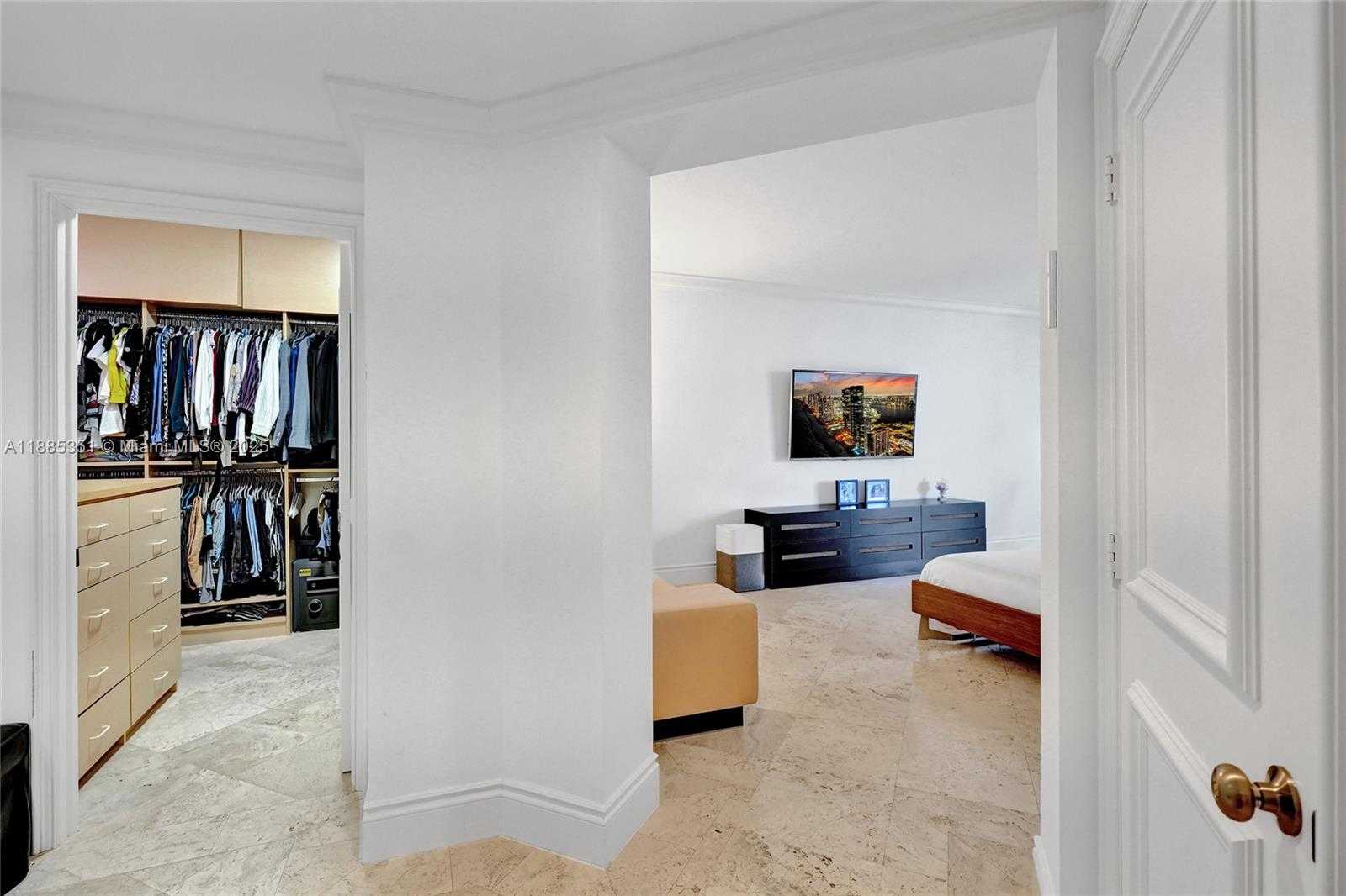 Small Image of 21150 POINT PL #1804, Aventura Number 32