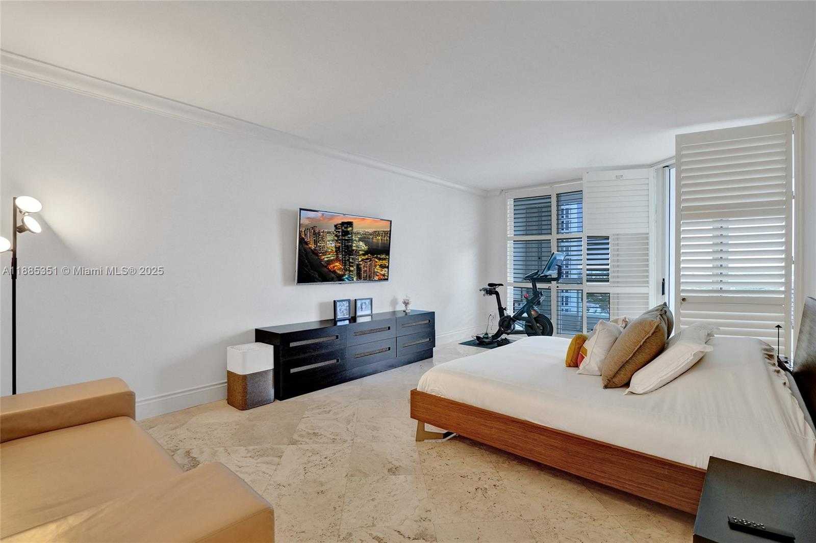 Small Image of 21150 POINT PL #1804, Aventura Number 33