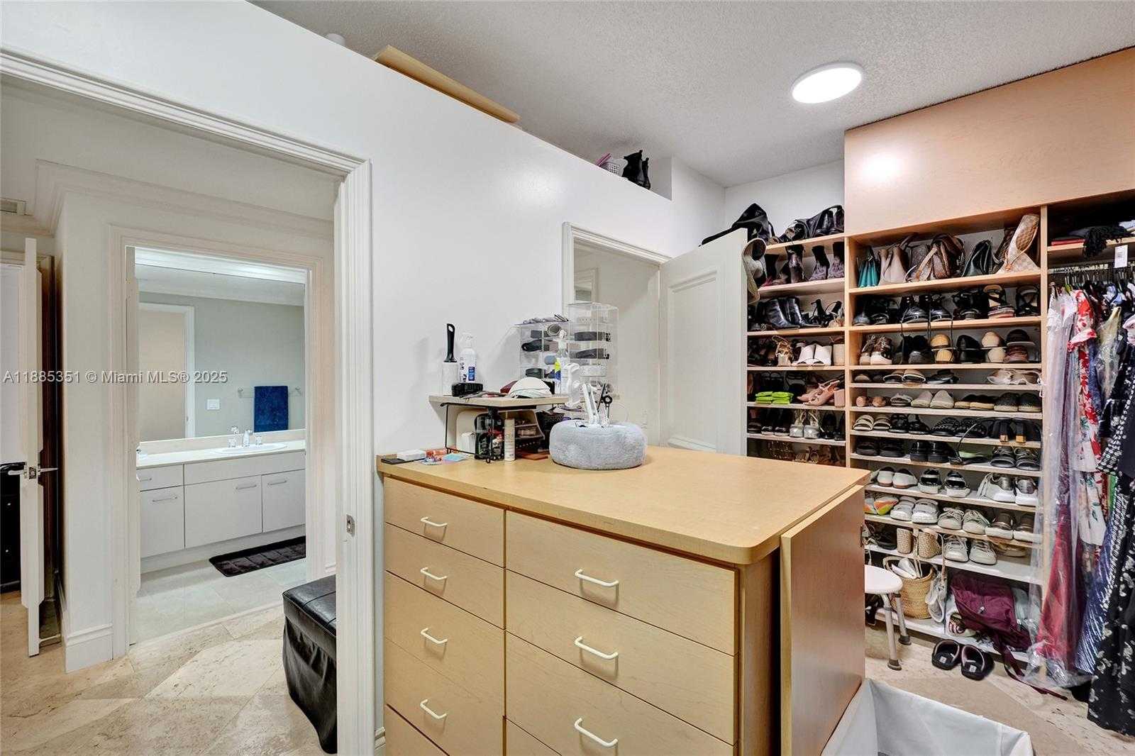 Small Image of 21150 POINT PL #1804, Aventura Number 36