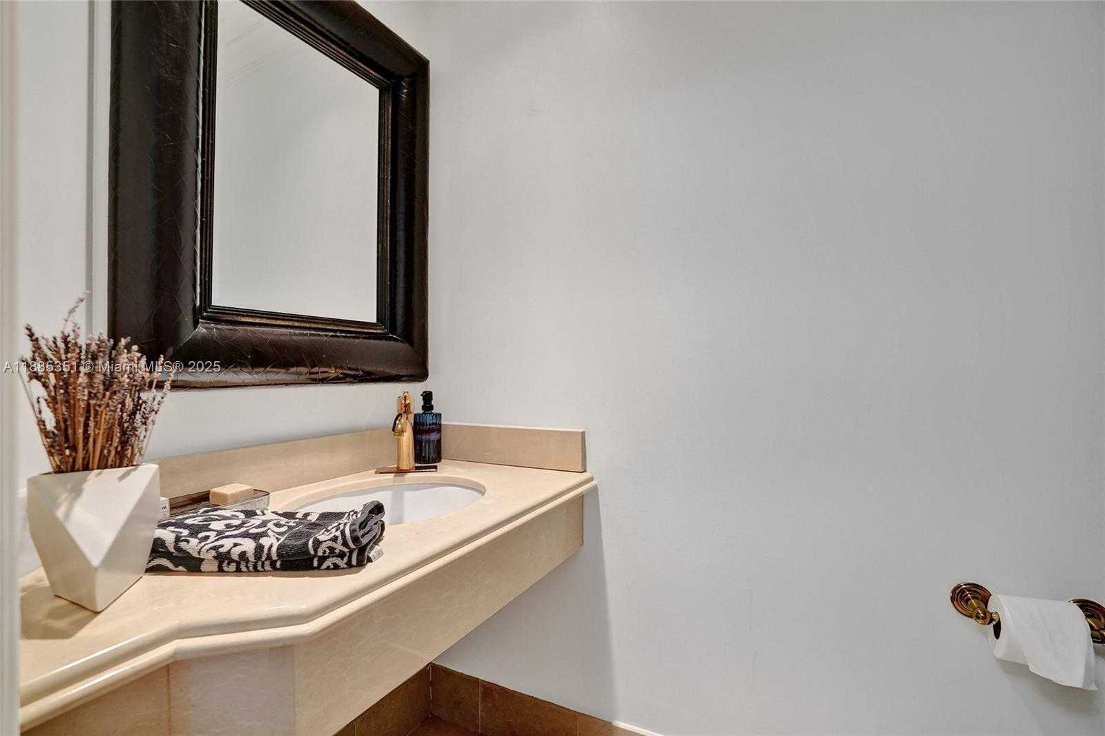 Small Image of 21150 POINT PL #1804, Aventura Number 39