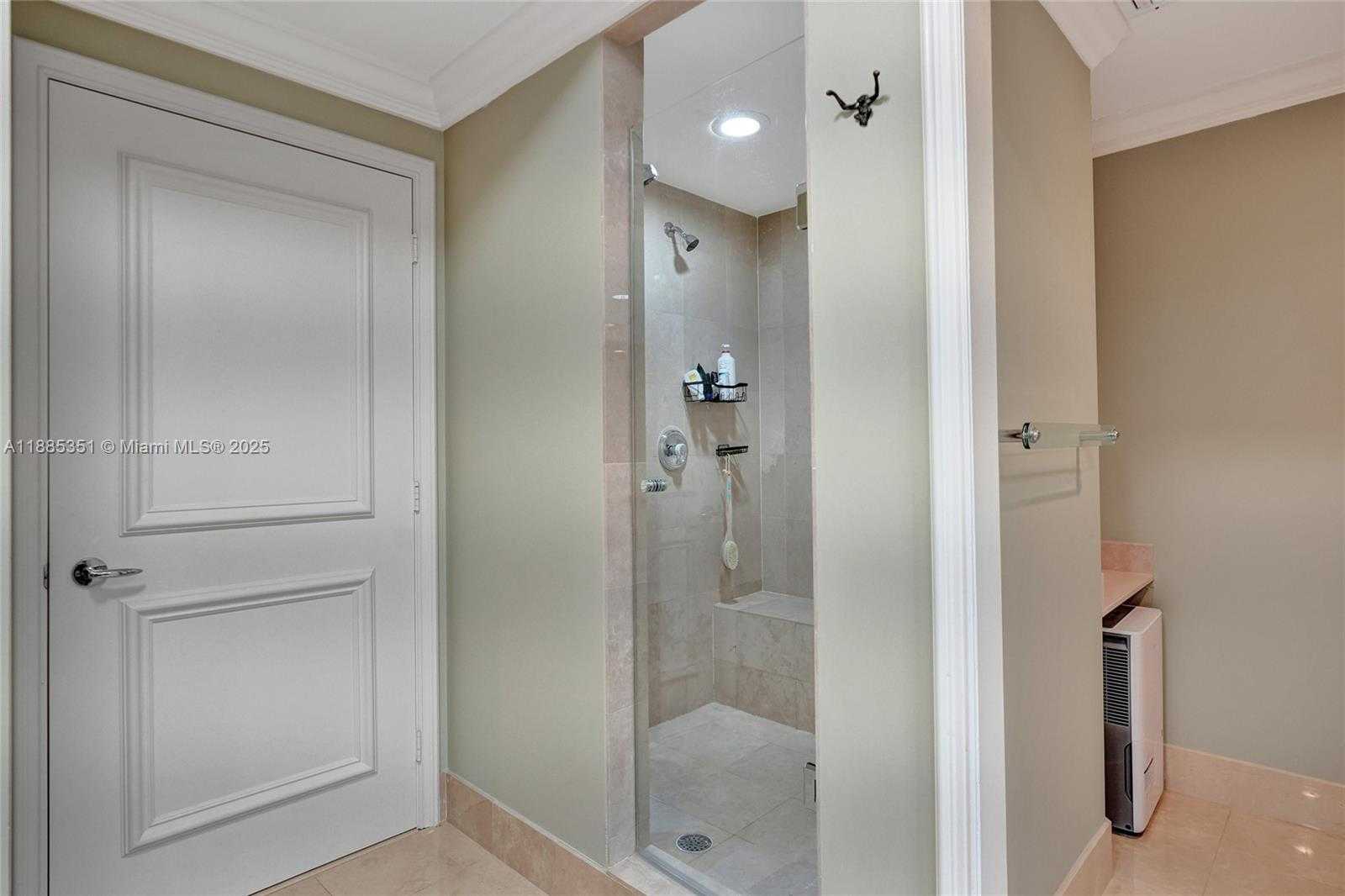 Small Image of 21150 POINT PL #1804, Aventura Number 40