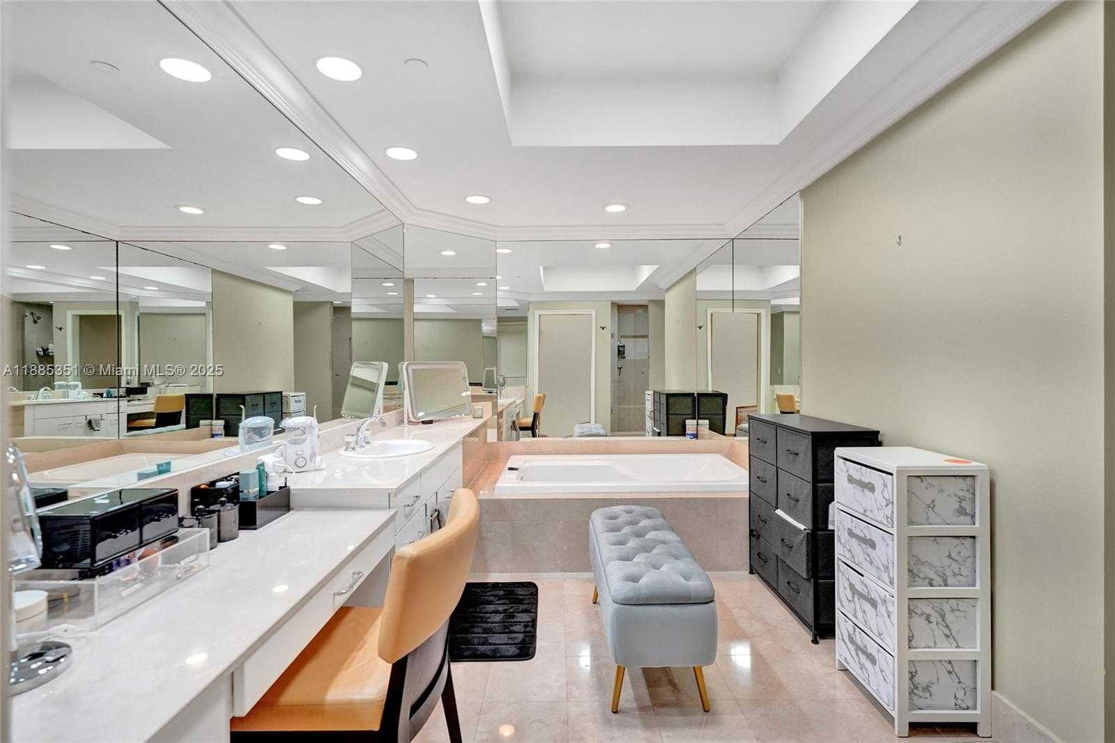 Small Image of 21150 POINT PL #1804, Aventura Number 42