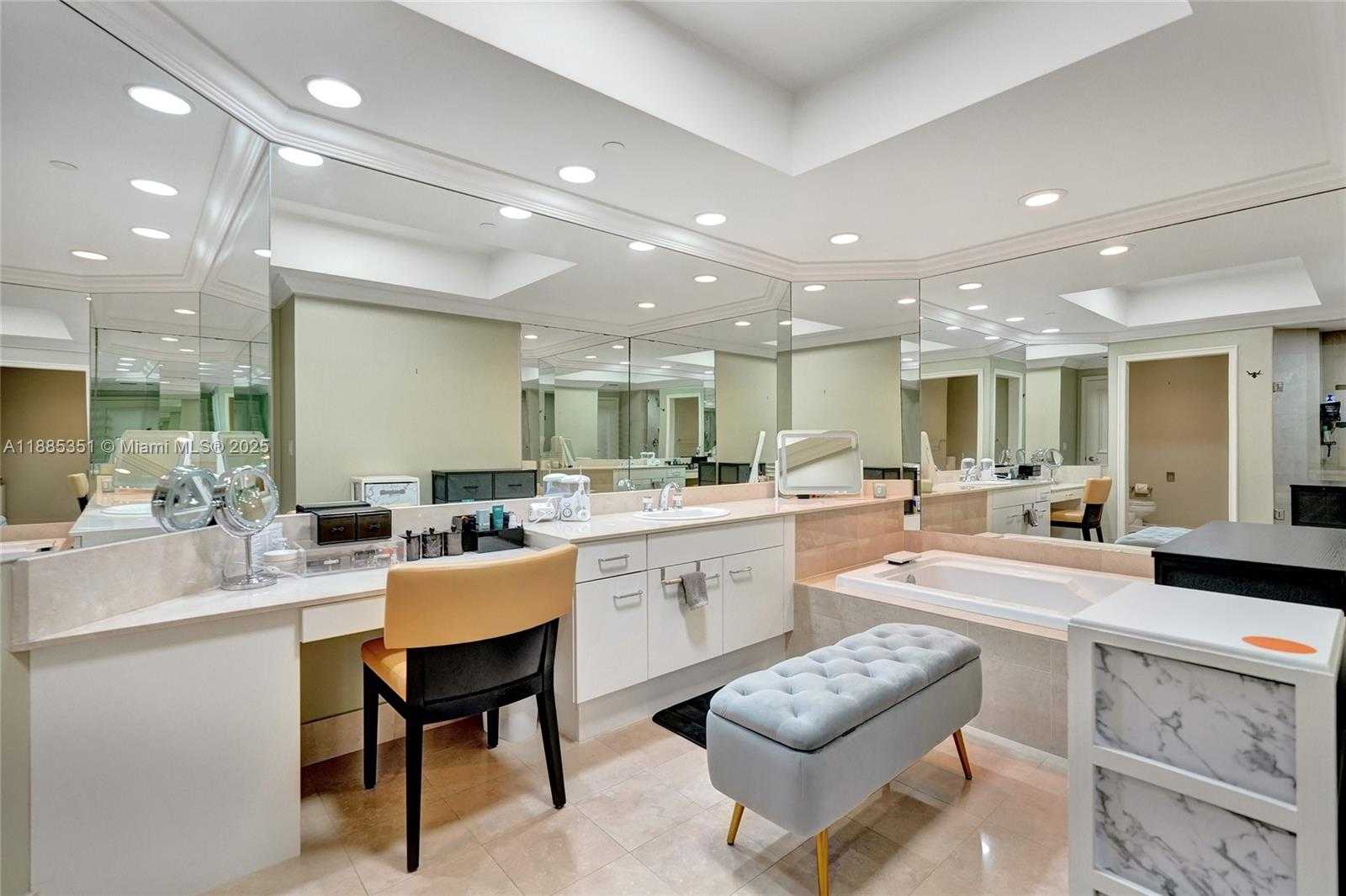 Small Image of 21150 POINT PL #1804, Aventura Number 43