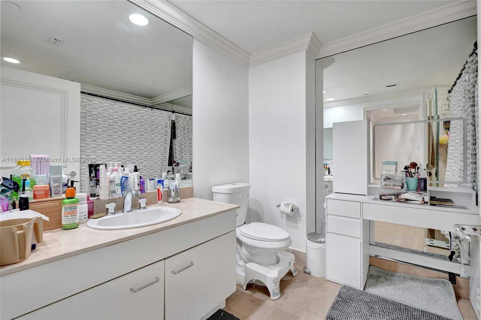 Small Image of 21150 POINT PL #1804, Aventura Number 45