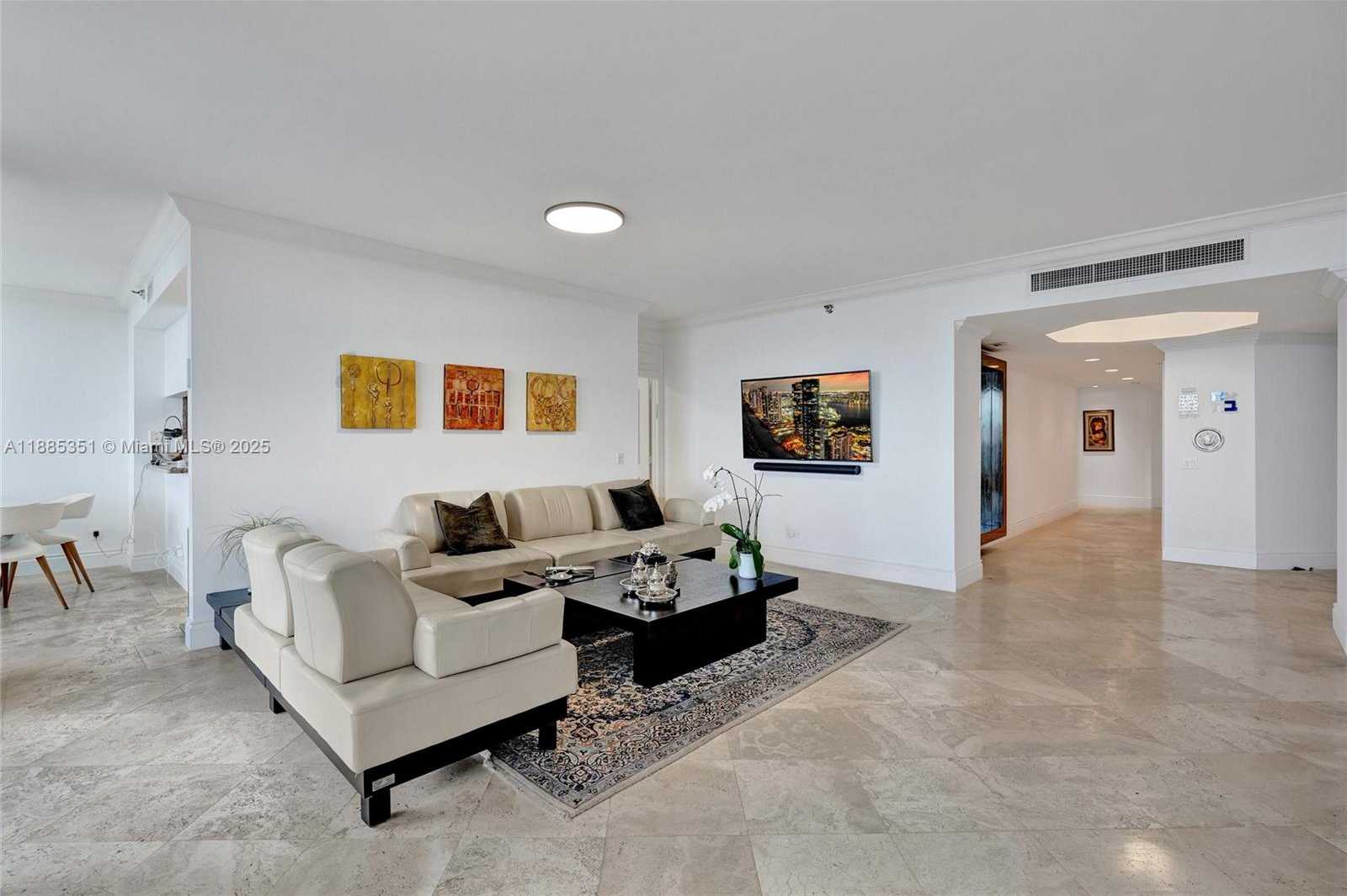 Small Image of 21150 POINT PL #1804, Aventura Number 9
