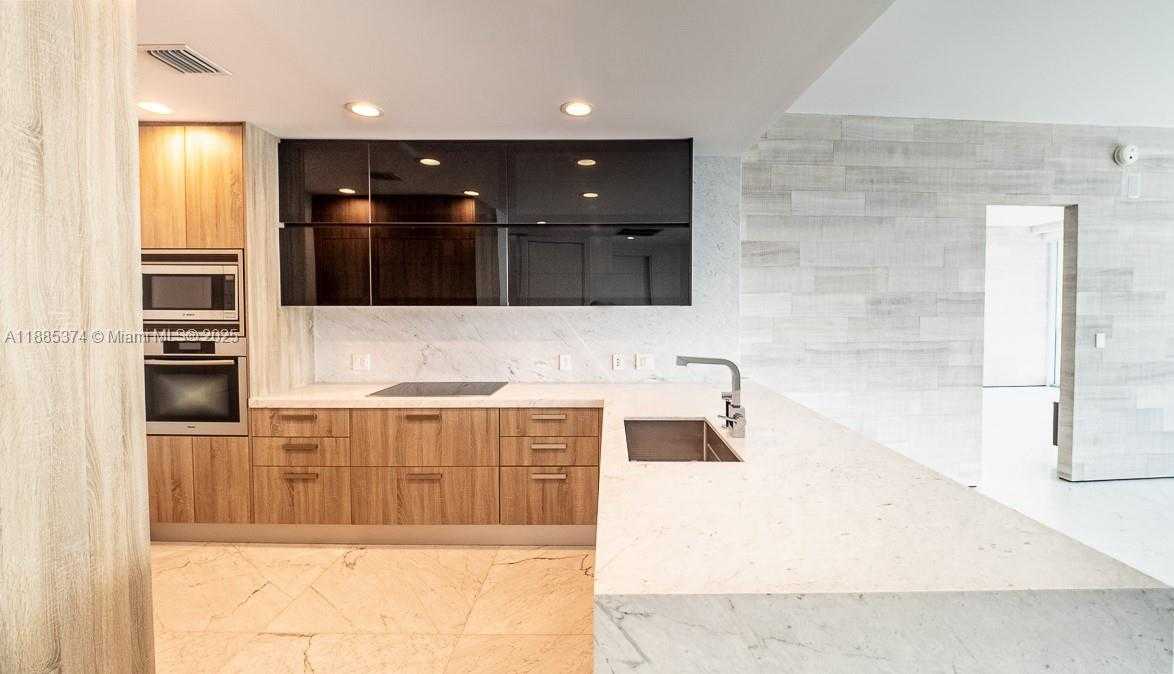 Small Image of 200 BISCAYNE BOULEVARD WAY #5104, Miami Number 12