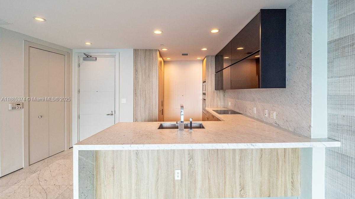 Small Image of 200 BISCAYNE BOULEVARD WAY #5104, Miami Number 13