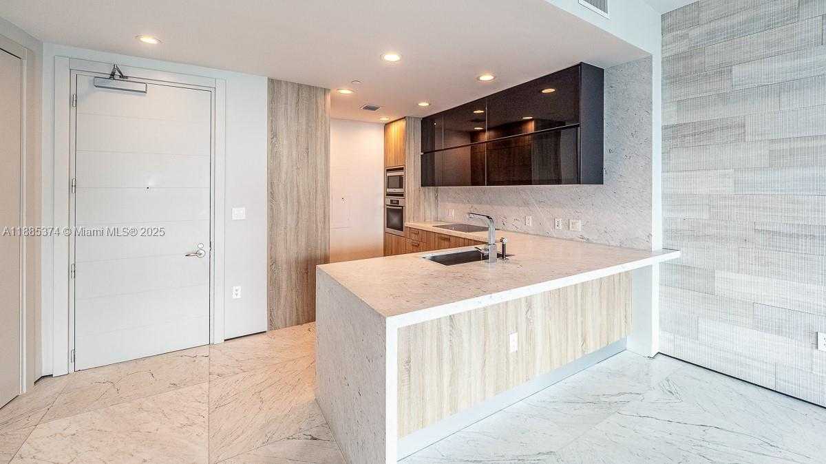 Small Image of 200 BISCAYNE BOULEVARD WAY #5104, Miami Number 16
