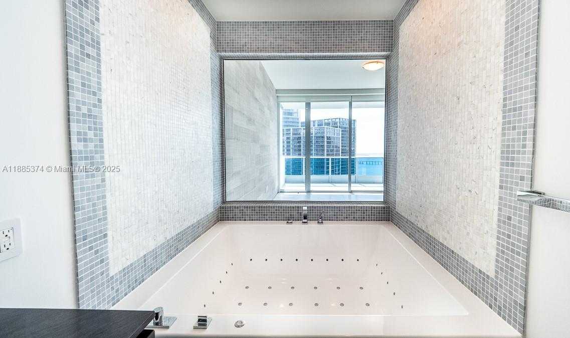 Small Image of 200 BISCAYNE BOULEVARD WAY #5104, Miami Number 24