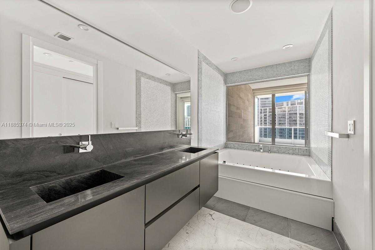 Small Image of 200 BISCAYNE BOULEVARD WAY #5104, Miami Number 25