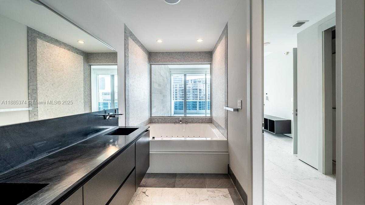 Small Image of 200 BISCAYNE BOULEVARD WAY #5104, Miami Number 26