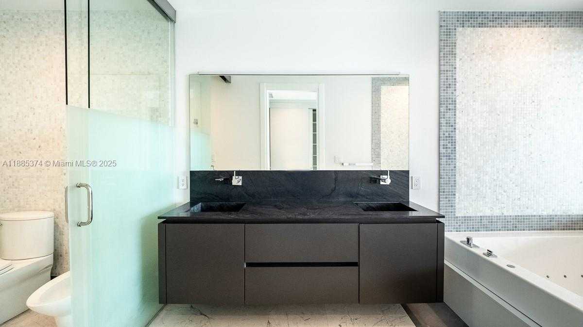Small Image of 200 BISCAYNE BOULEVARD WAY #5104, Miami Number 27