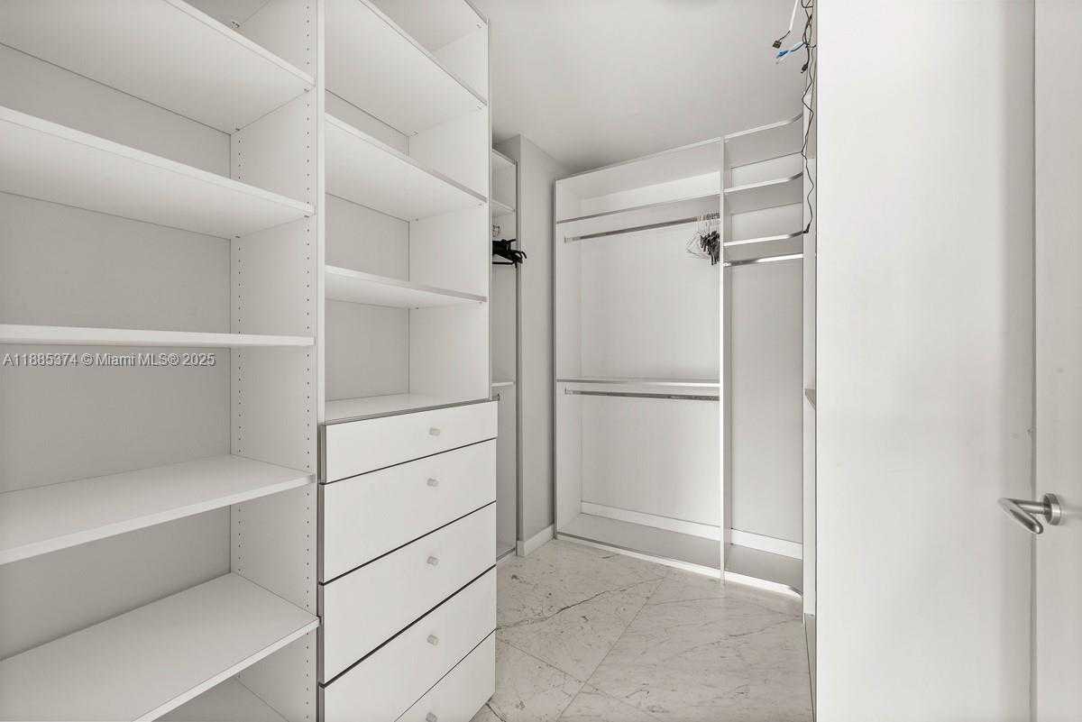 Small Image of 200 BISCAYNE BOULEVARD WAY #5104, Miami Number 30