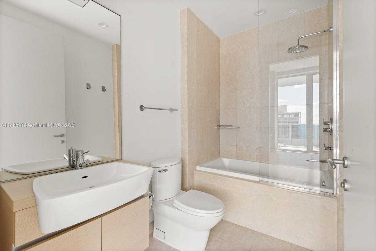 Small Image of 200 BISCAYNE BOULEVARD WAY #5104, Miami Number 33
