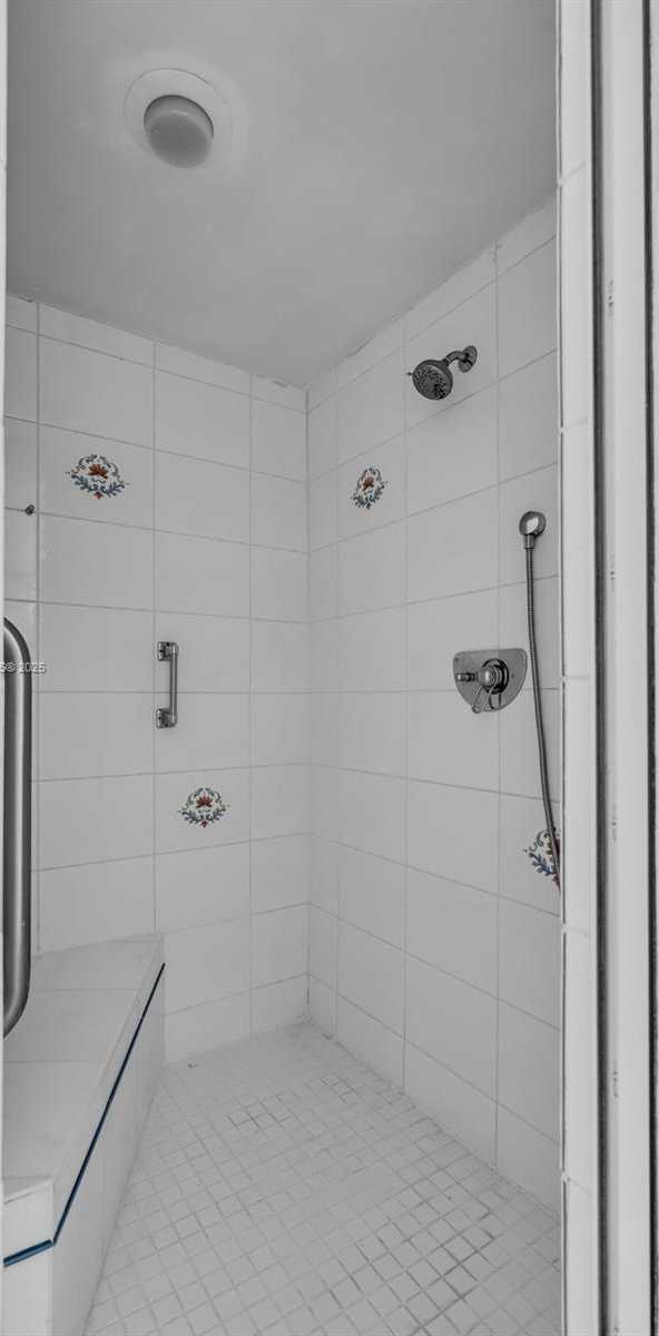 Small Image of 201 CRANDON BLVD #444, Key Biscayne Number 29