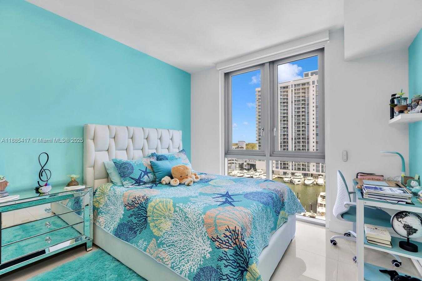 Small Image of 17111 BISCAYNE BLVD #909, North Miami Beach Number 13