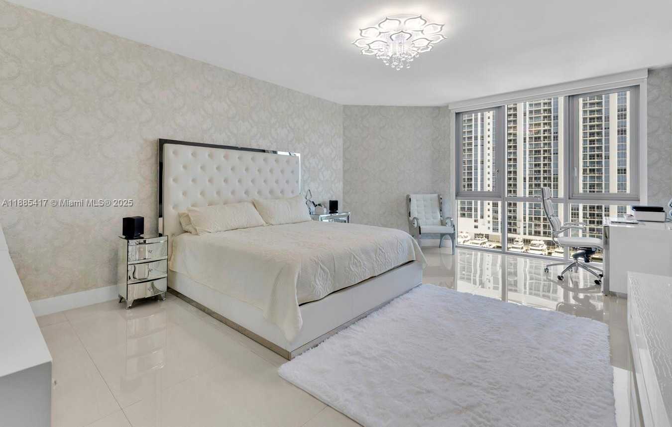Small Image of 17111 BISCAYNE BLVD #909, North Miami Beach Number 18