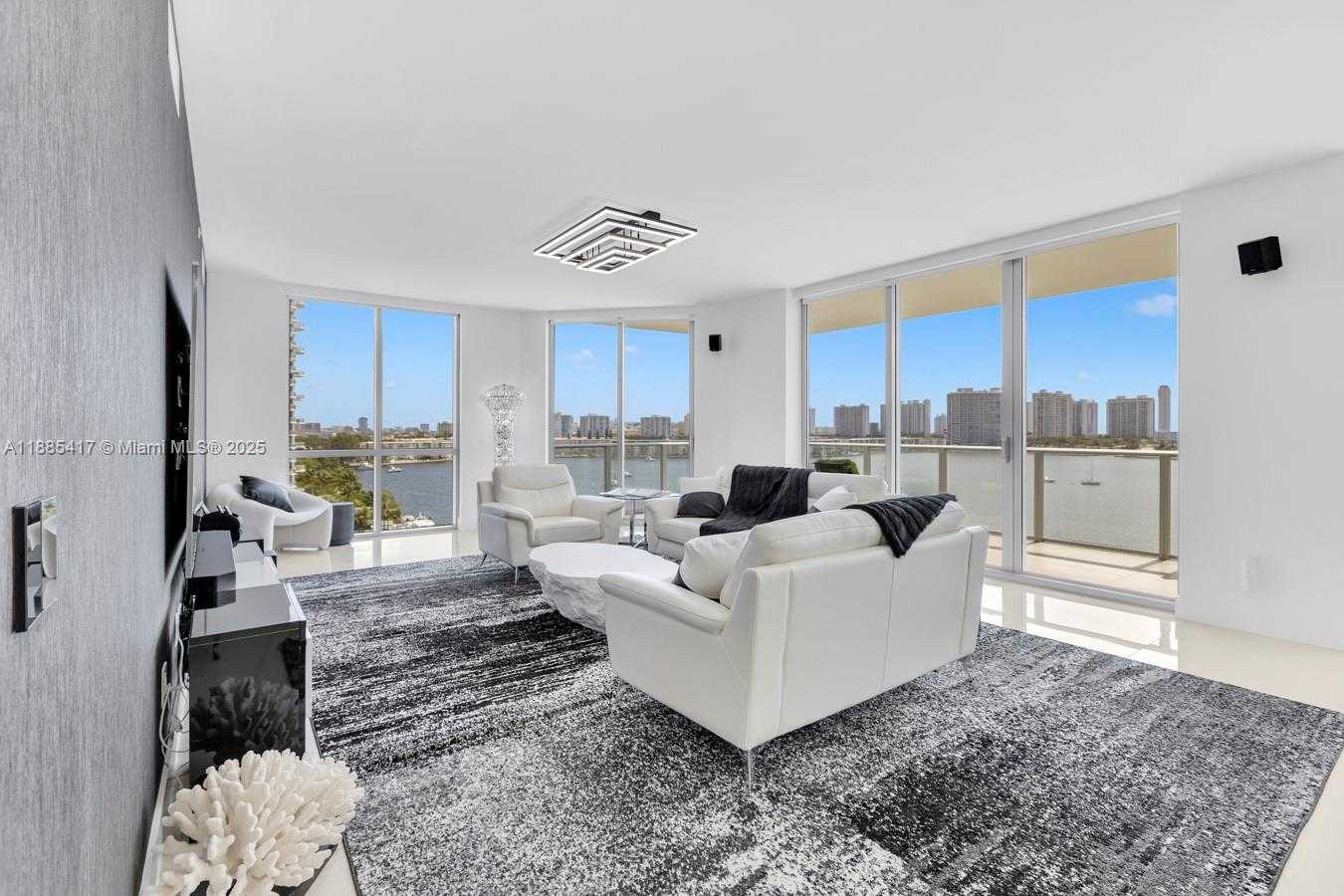 Small Image of 17111 BISCAYNE BLVD #909, North Miami Beach Number 2