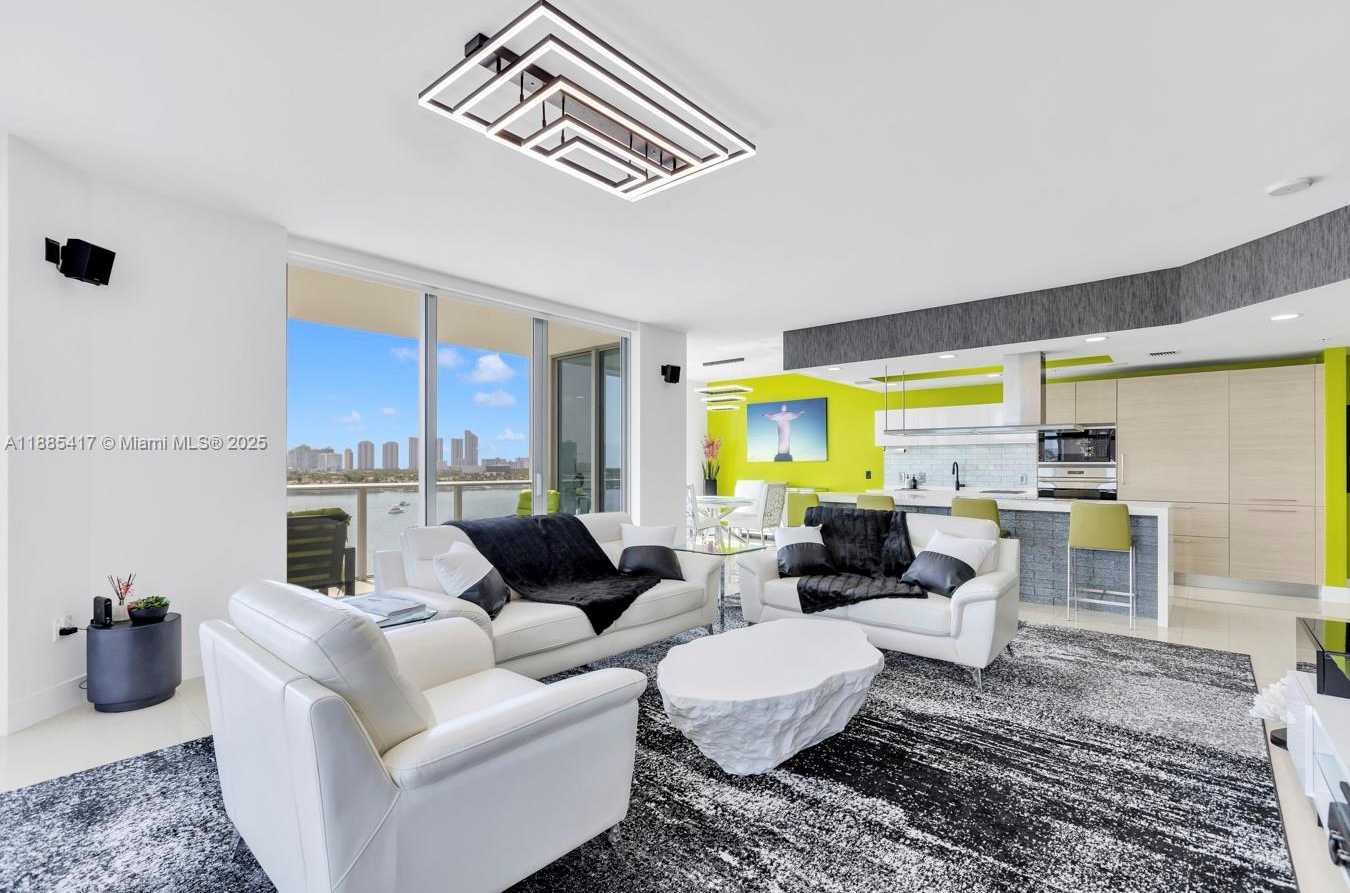 Small Image of 17111 BISCAYNE BLVD #909, North Miami Beach Number 3