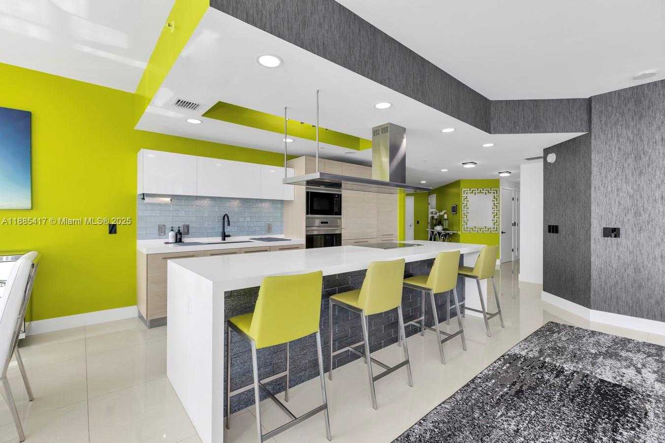 Small Image of 17111 BISCAYNE BLVD #909, North Miami Beach Number 5