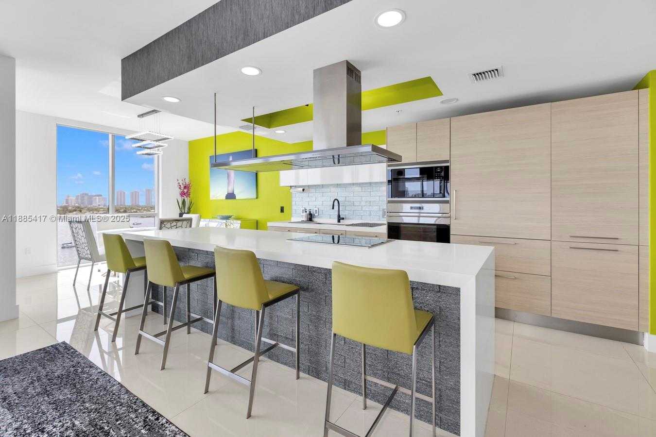 Small Image of 17111 BISCAYNE BLVD #909, North Miami Beach Number 6