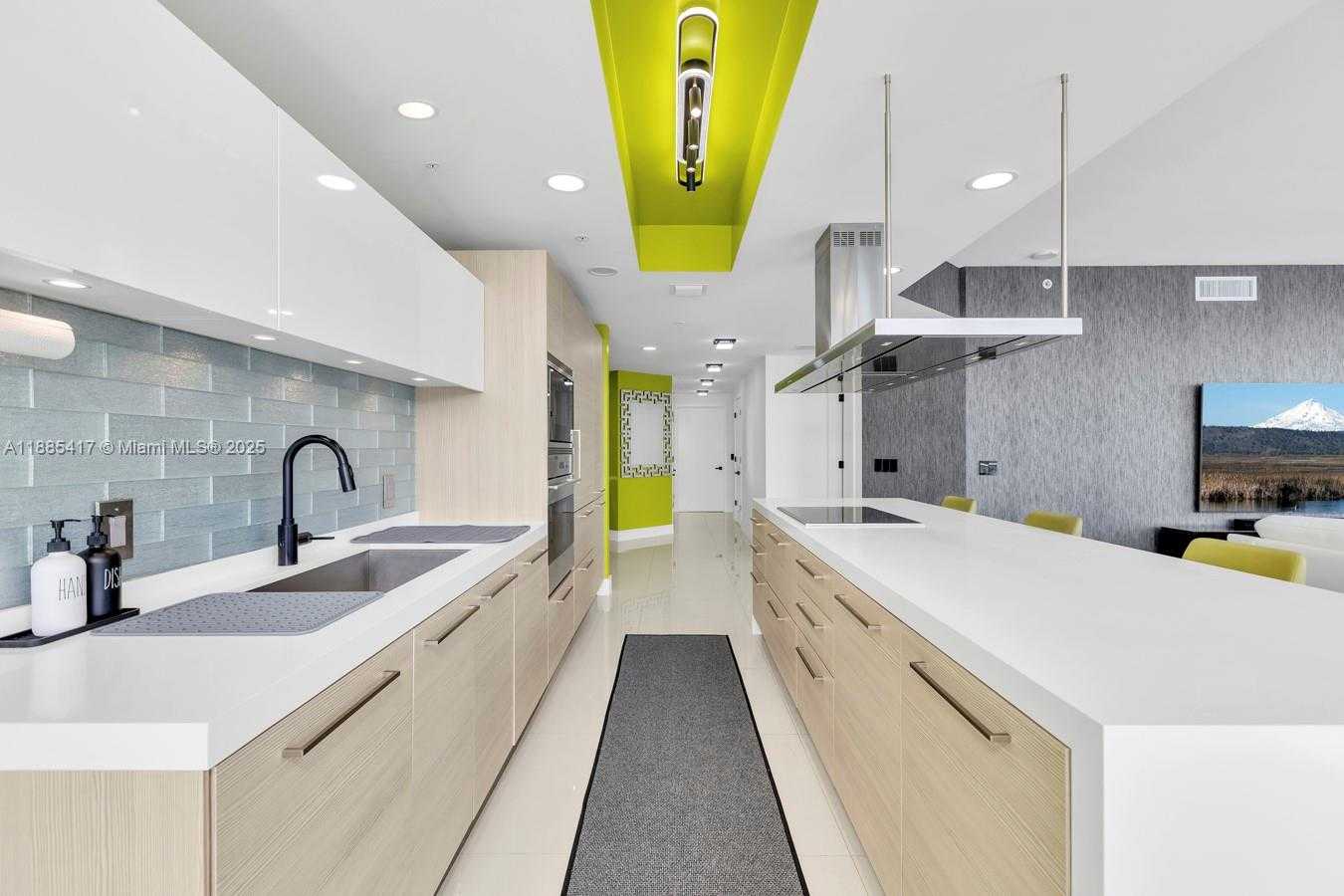 Small Image of 17111 BISCAYNE BLVD #909, North Miami Beach Number 8