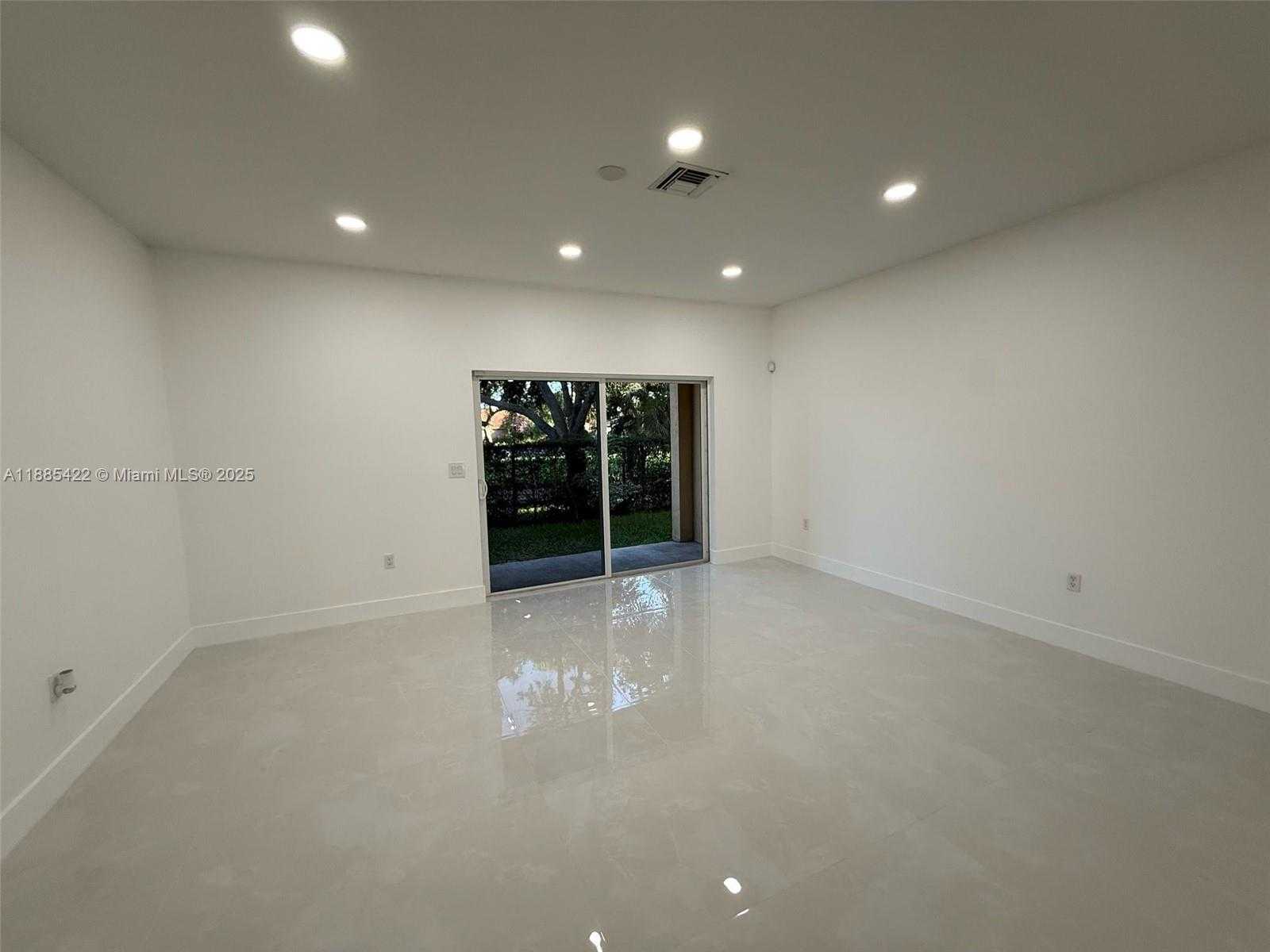 Small Image of 8132 SOUTH WEST 17TH CT, North Lauderdale Number 10