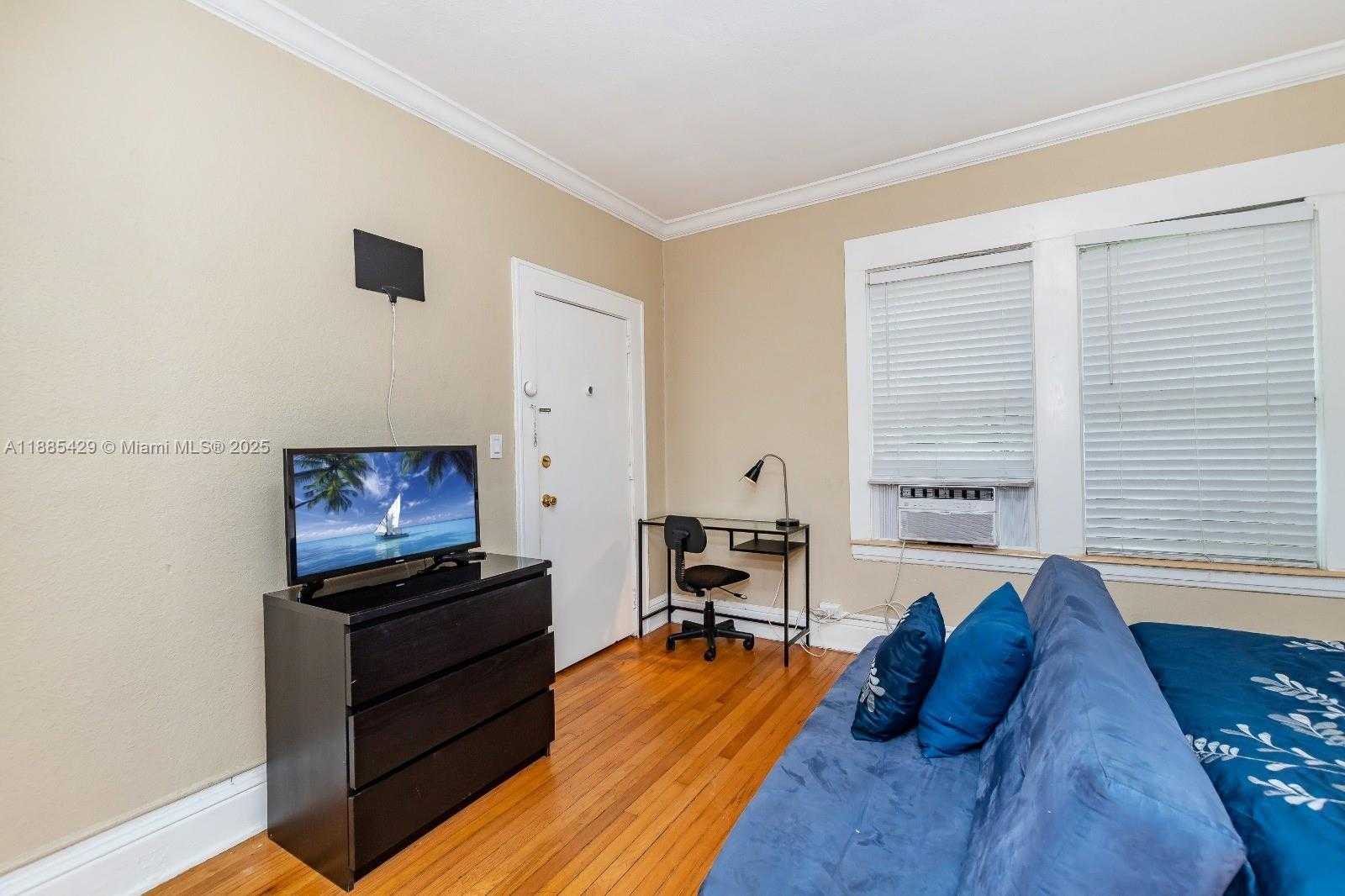 Small Image of 126 MENDOZA AVE #5, Coral Gables Number 3