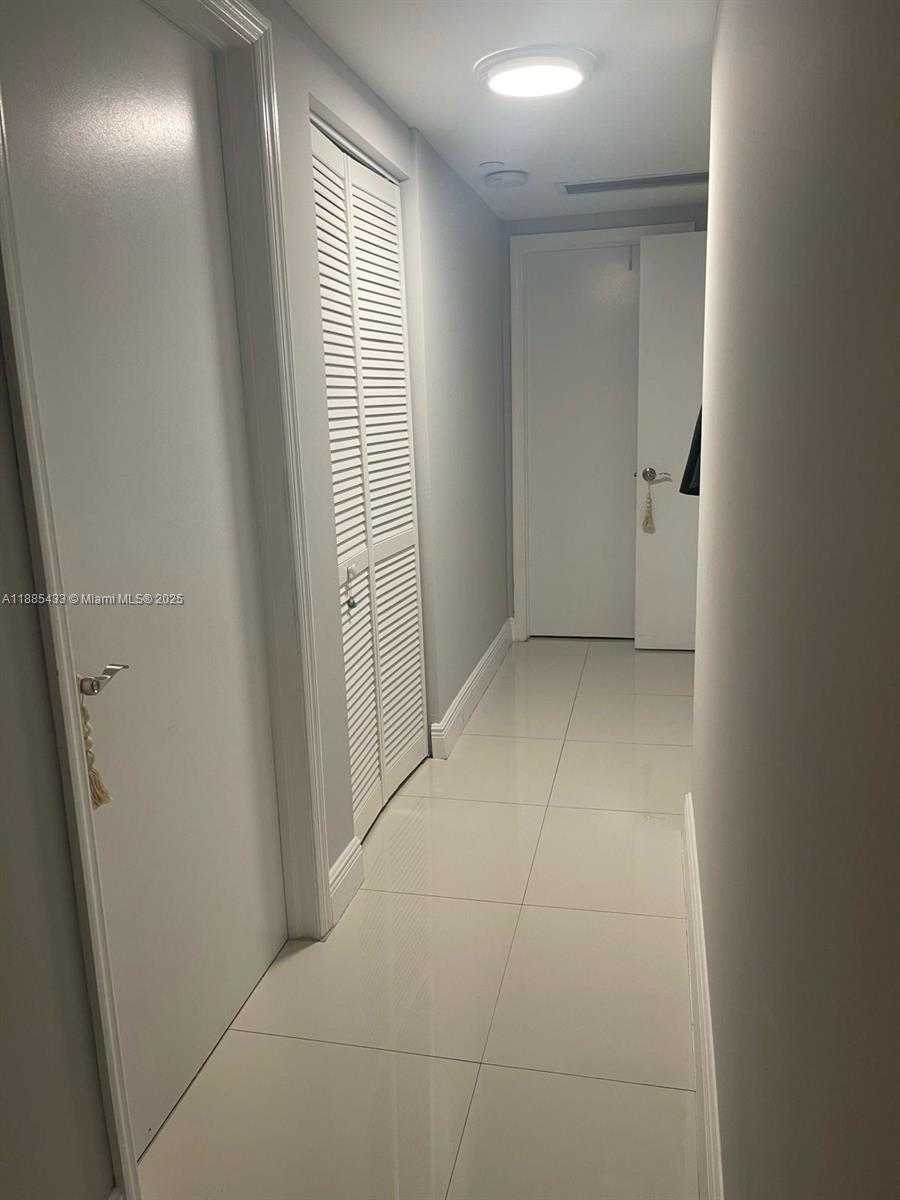 Small Image of 3610 YACHT CLUB DR #215, Aventura Number 16