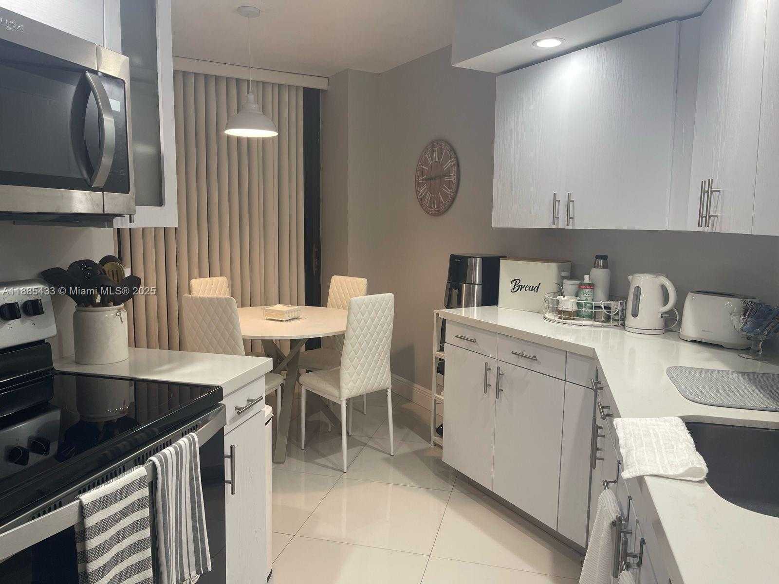 Small Image of 3610 YACHT CLUB DR #215, Aventura Number 8