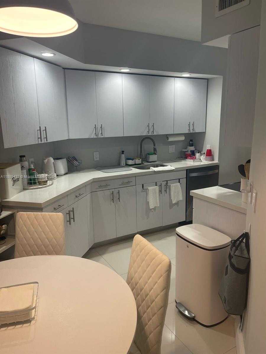 Small Image of 3610 YACHT CLUB DR #215, Aventura Number 9