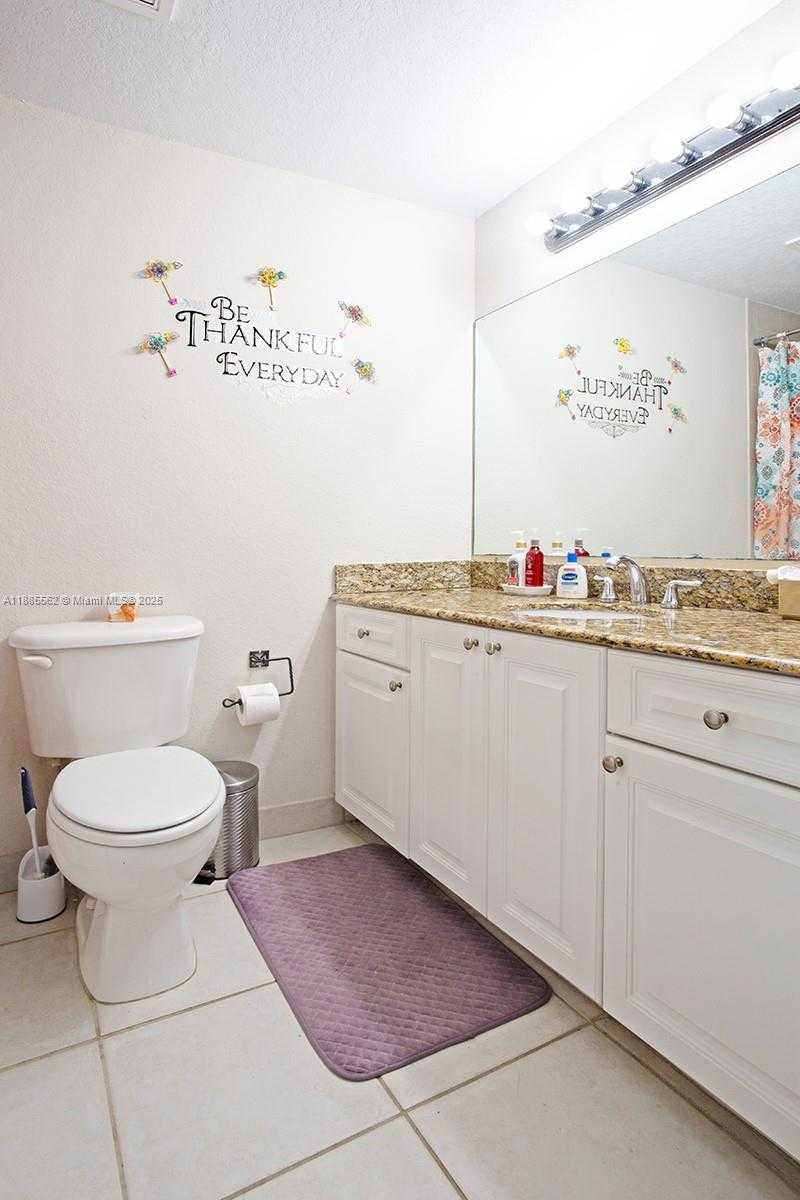 Small Image of 911 HILLCREST CT #7, Hollywood Number 12