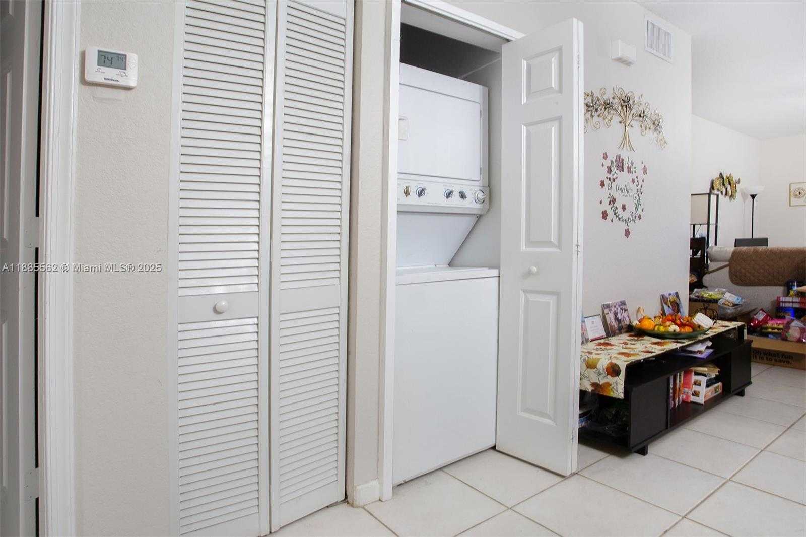 Small Image of 911 HILLCREST CT #7, Hollywood Number 15