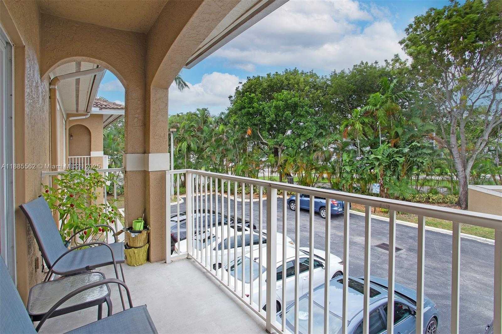 Small Image of 911 HILLCREST CT #7, Hollywood Number 16