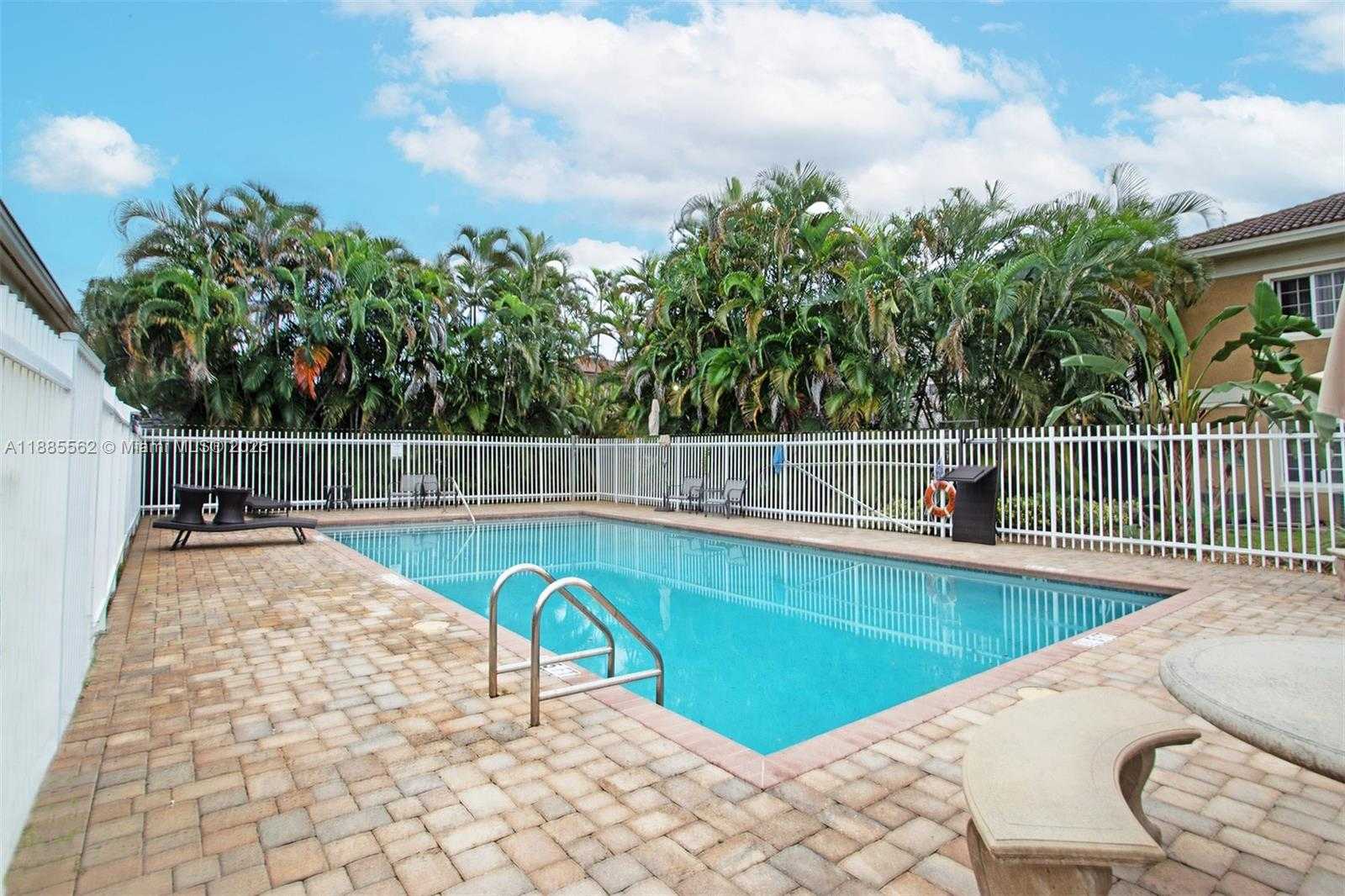 Small Image of 911 HILLCREST CT #7, Hollywood Number 18
