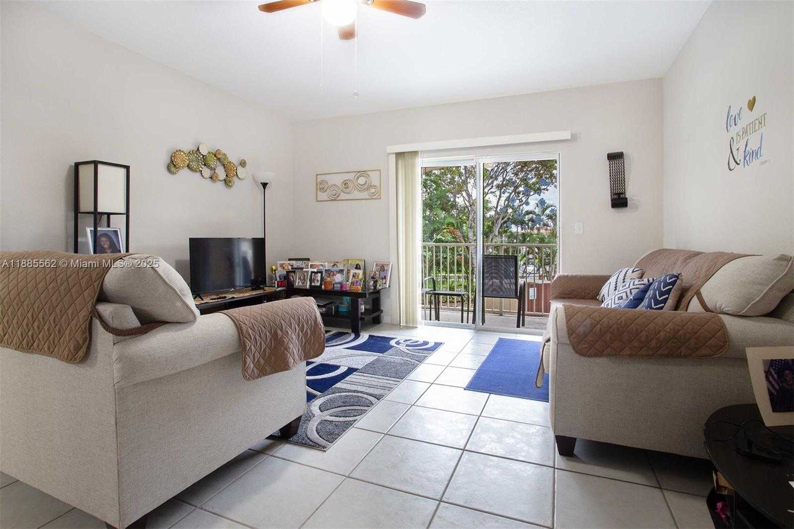 Small Image of 911 HILLCREST CT #7, Hollywood Number 4