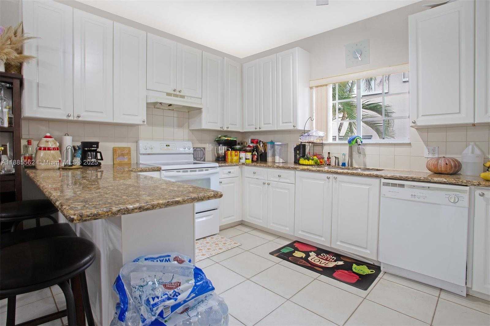 Small Image of 911 HILLCREST CT #7, Hollywood Number 7