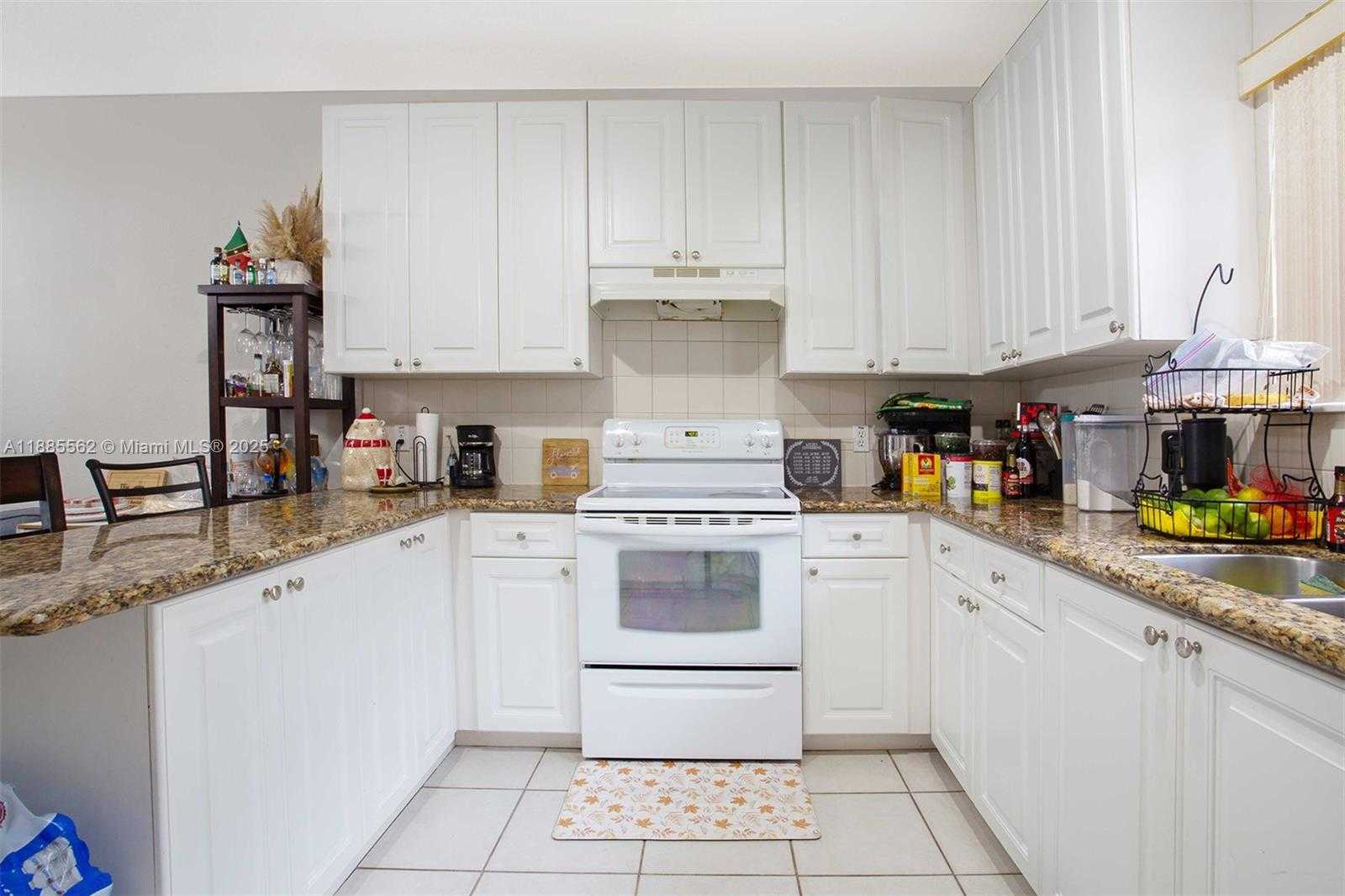 Small Image of 911 HILLCREST CT #7, Hollywood Number 8
