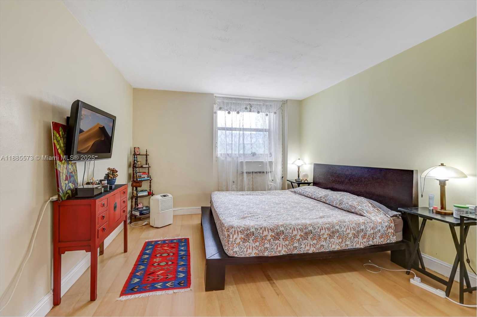 Small Image of 1300 LINCOLN RD #B402, Miami Beach Number 16
