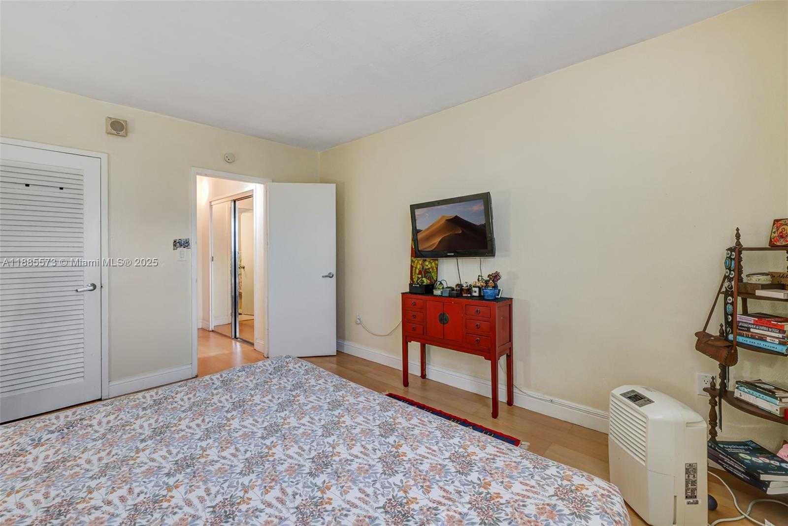 Small Image of 1300 LINCOLN RD #B402, Miami Beach Number 18