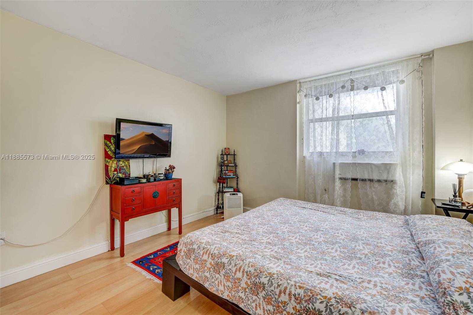 Small Image of 1300 LINCOLN RD #B402, Miami Beach Number 19