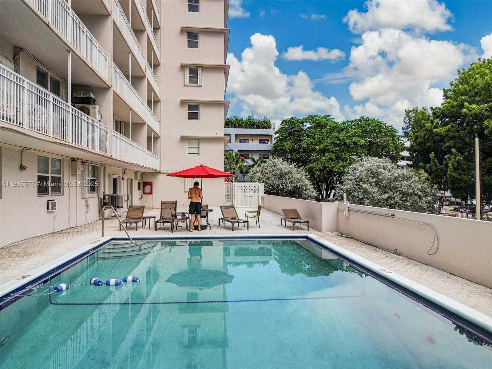 Small Image of 1300 LINCOLN RD #B402, Miami Beach Number 28