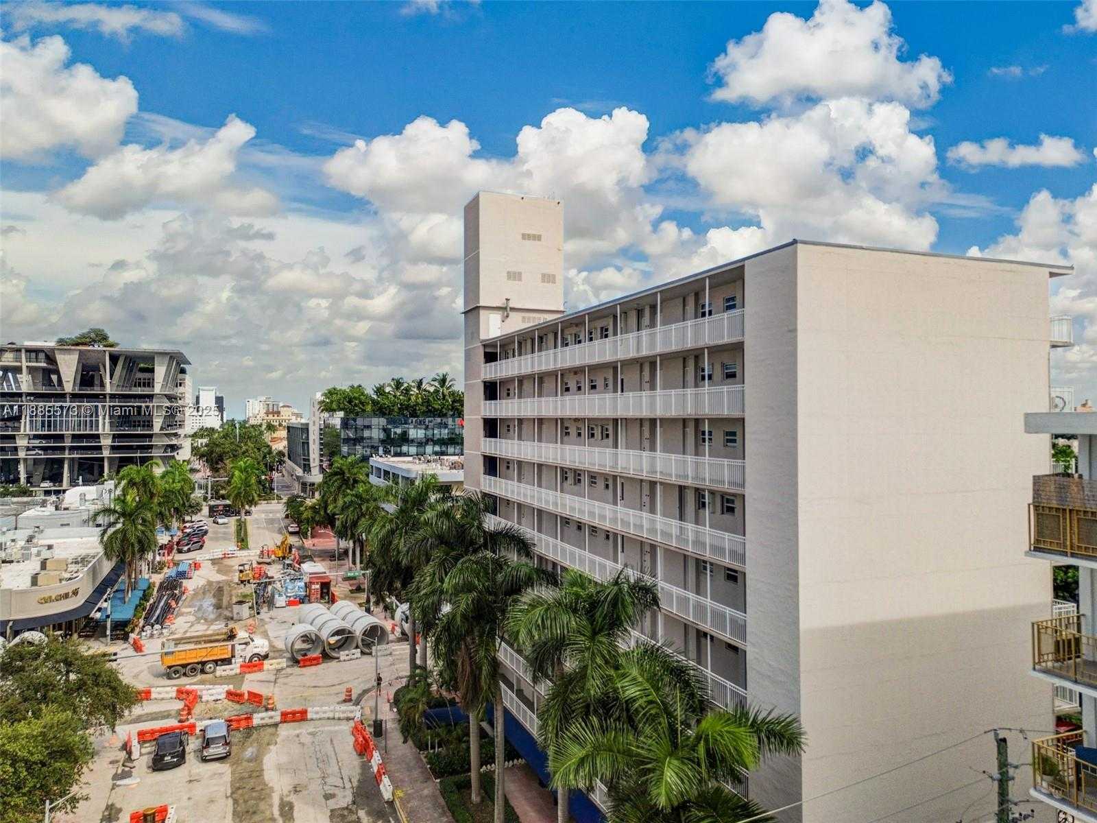 Small Image of 1300 LINCOLN RD #B402, Miami Beach Number 4