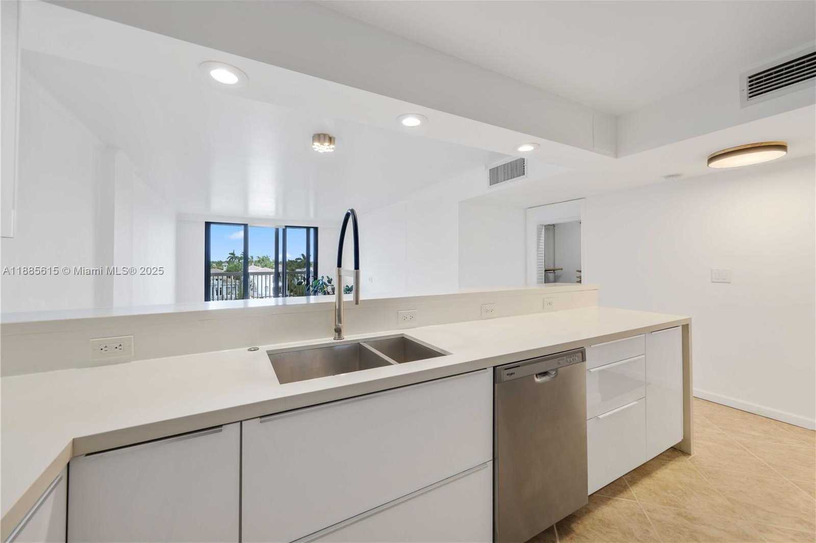 Small Image of 1500 SOUTH OCEAN DR #5C, Hollywood Number 4