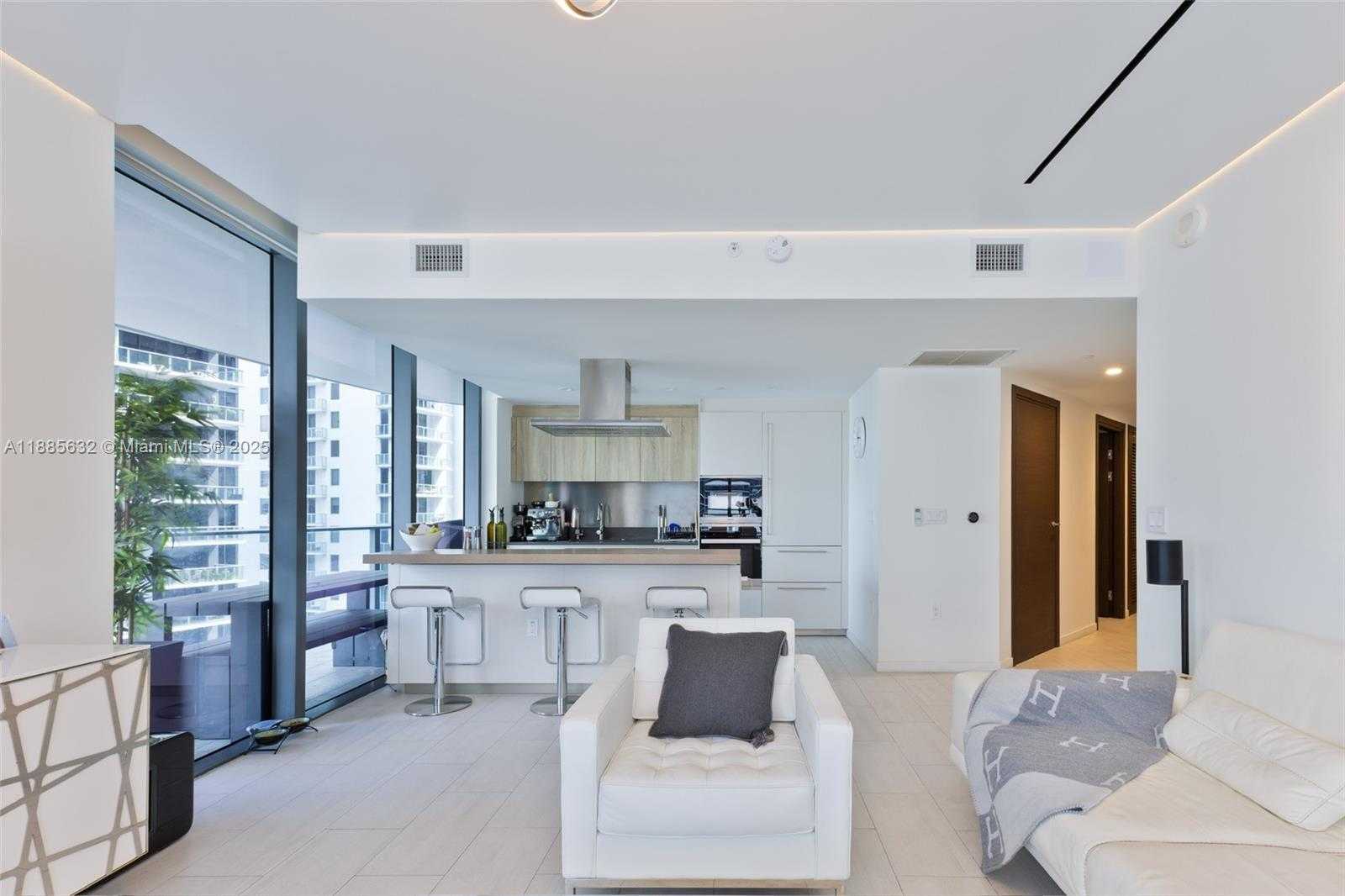 Small Image of 1000 BRICKELL PLZ #2515, Miami Number 11