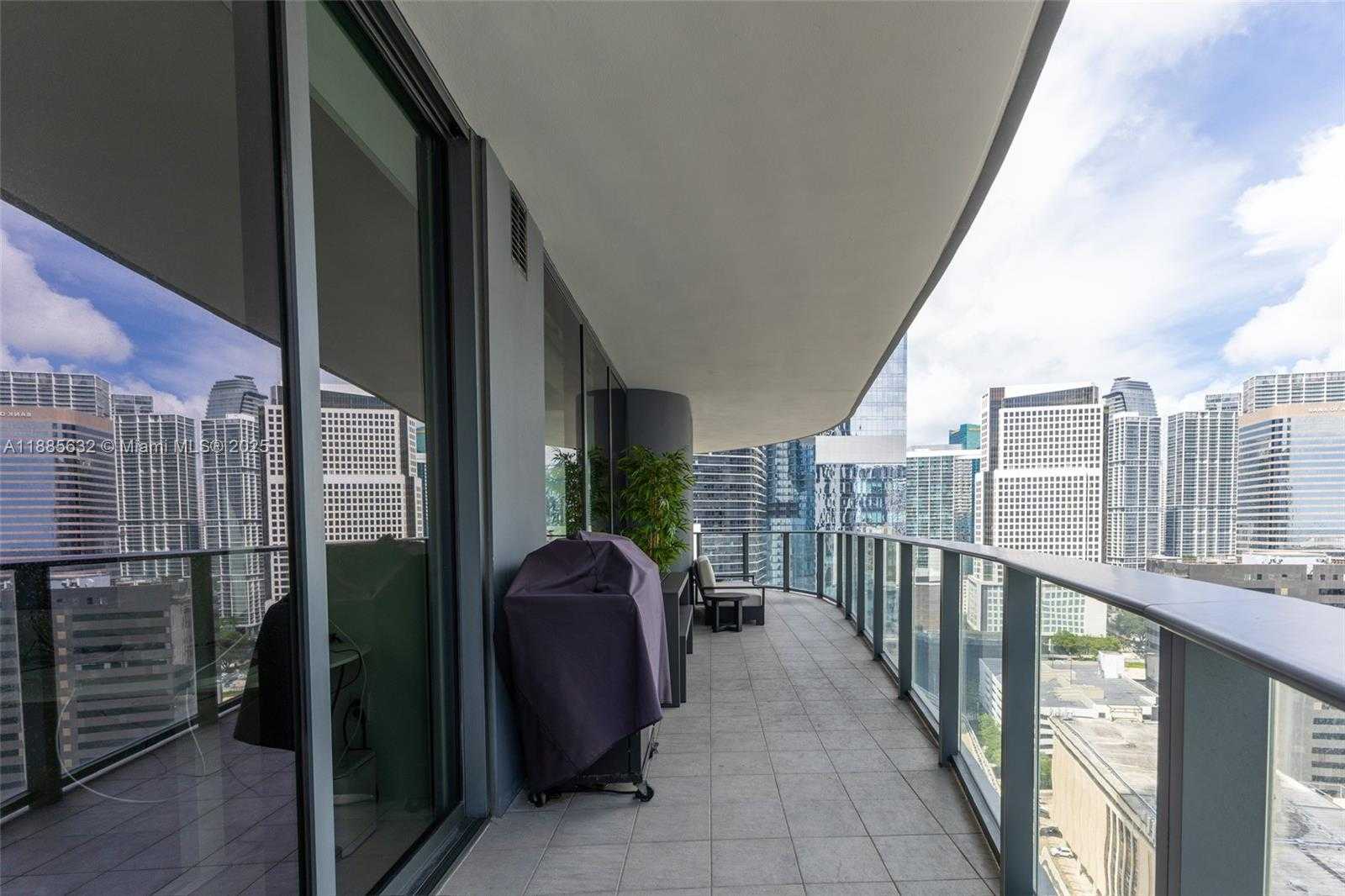 Small Image of 1000 BRICKELL PLZ #2515, Miami Number 12