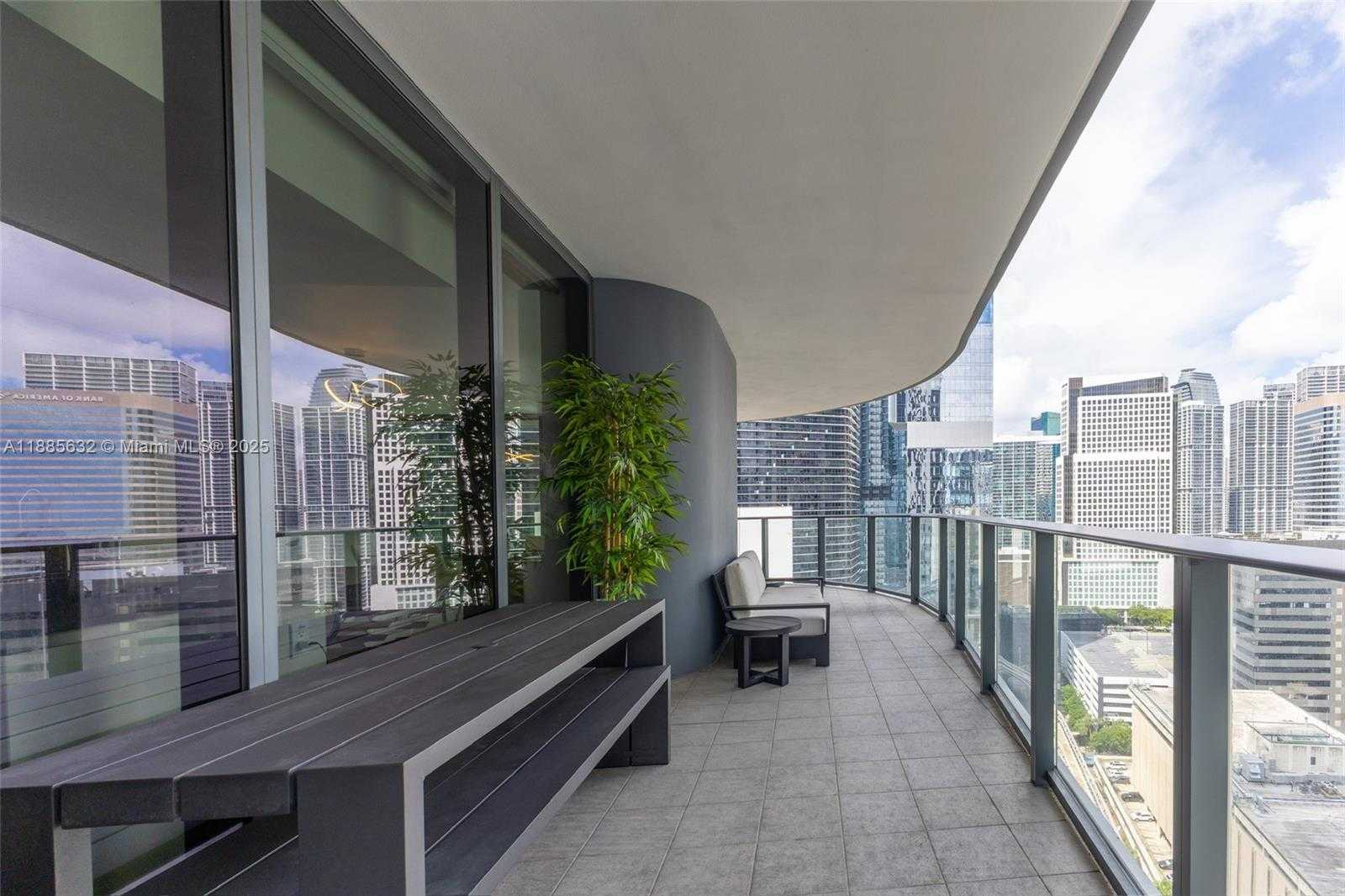 Small Image of 1000 BRICKELL PLZ #2515, Miami Number 14