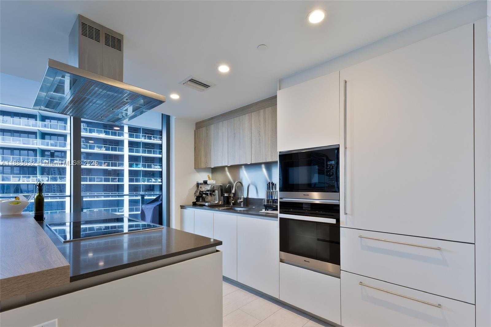 Small Image of 1000 BRICKELL PLZ #2515, Miami Number 16