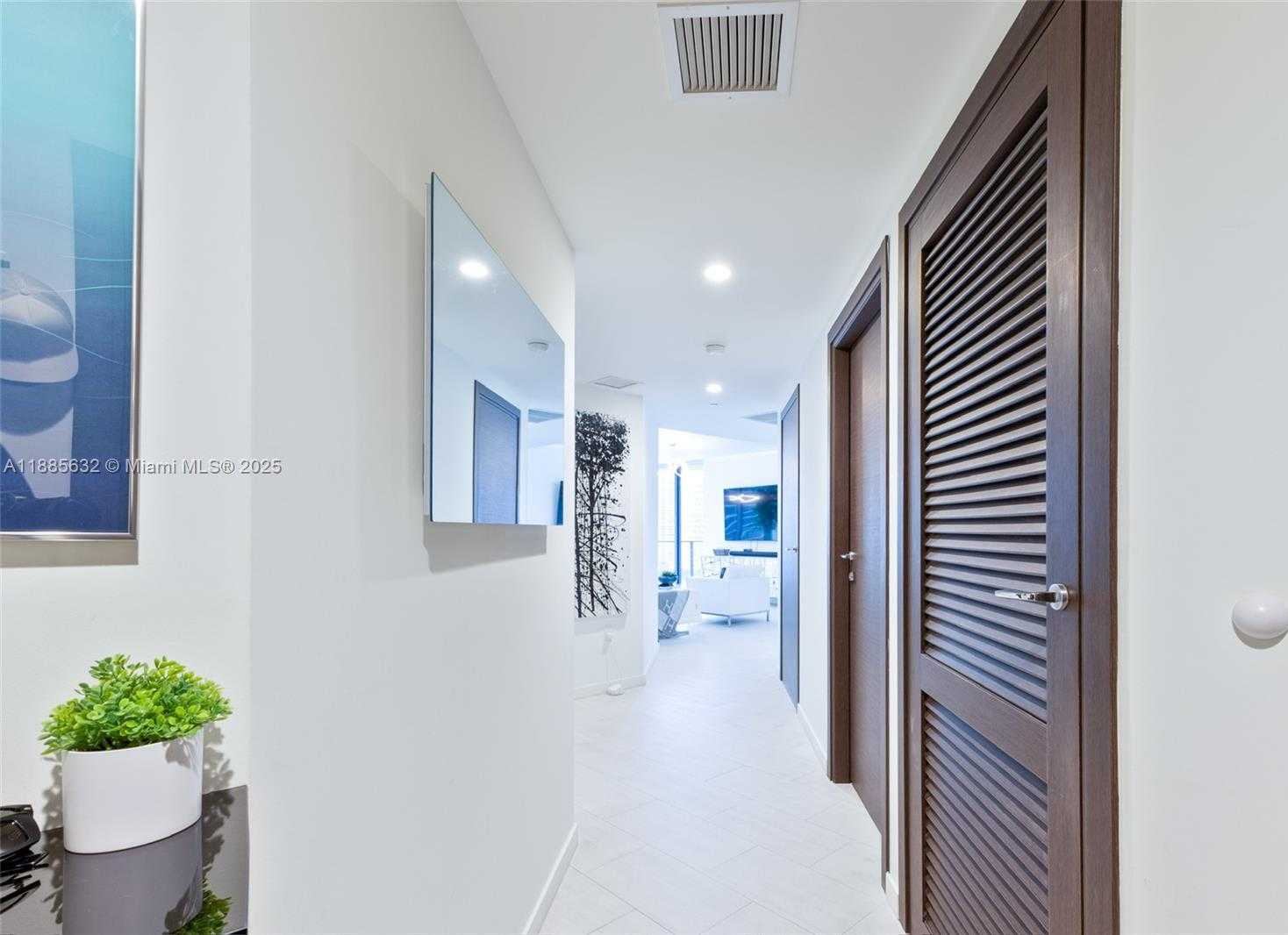 Small Image of 1000 BRICKELL PLZ #2515, Miami Number 18